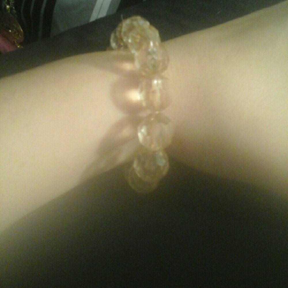 Clear beads bracelet